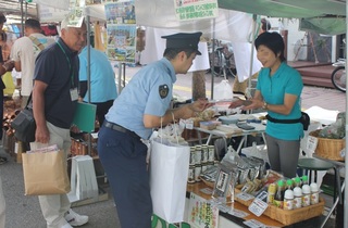 日曜市での広報啓発