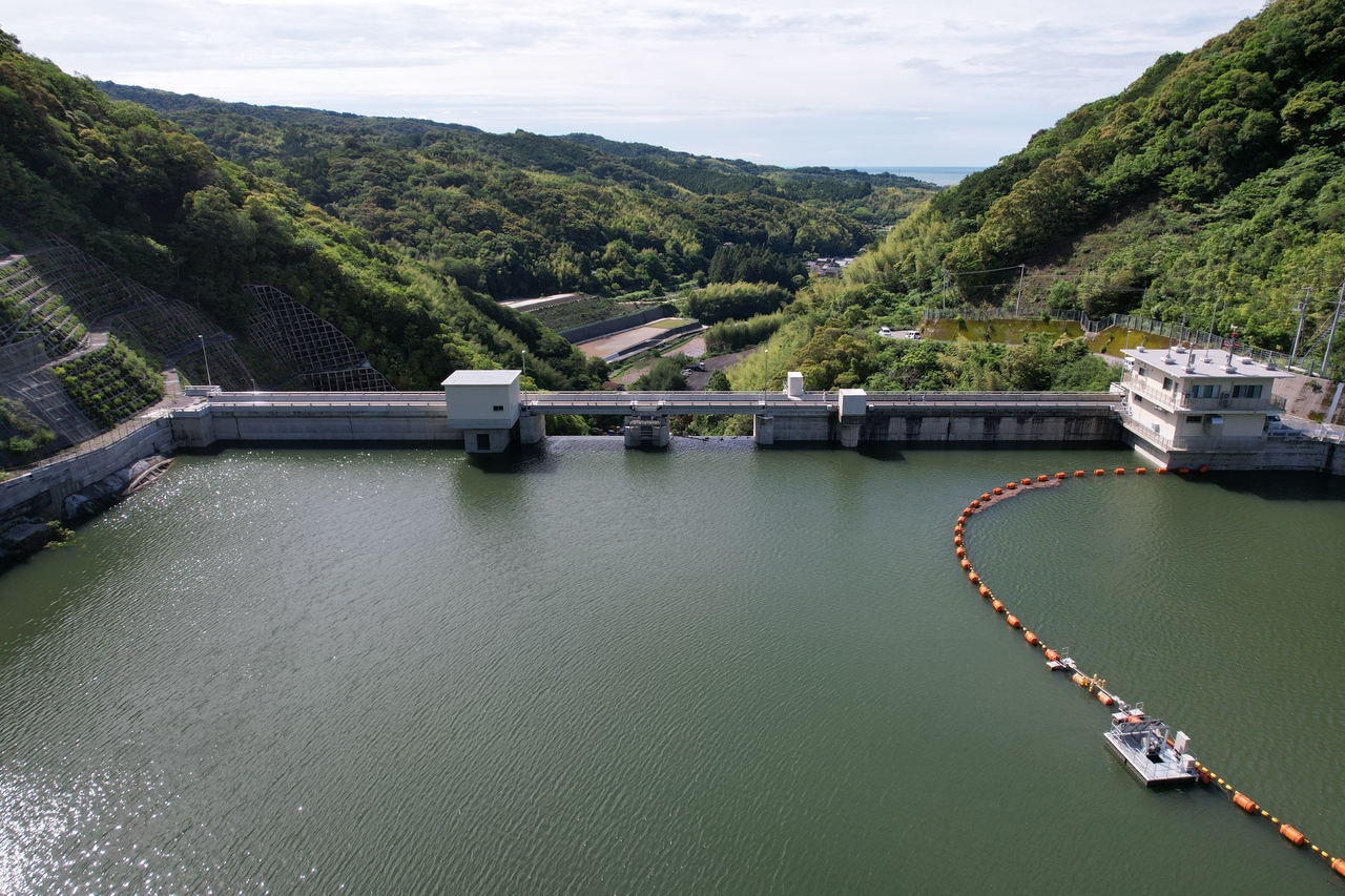 ダム堤体上流側より（R7.5.25 9時頃撮影）