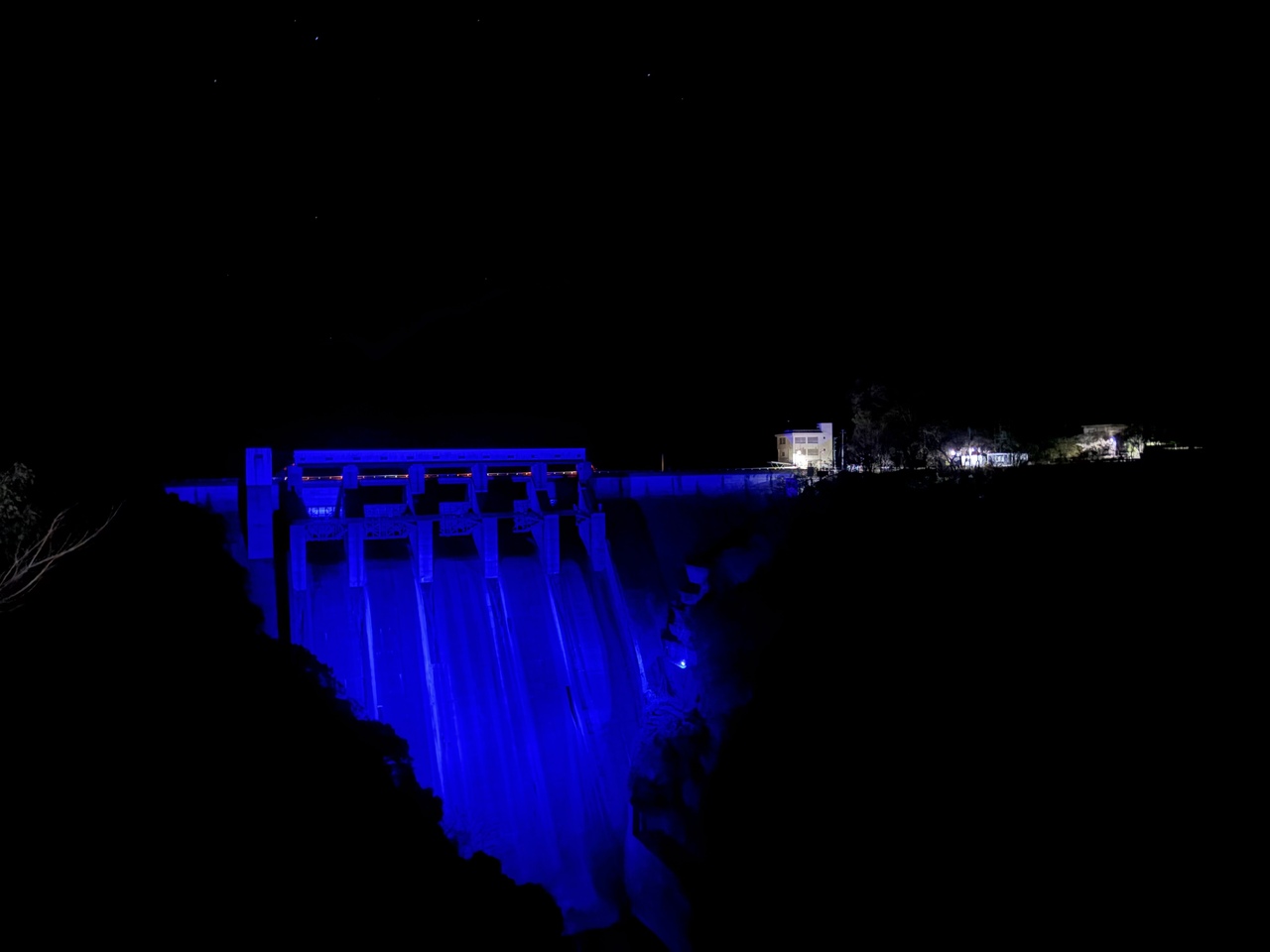 ブルーライトアップ写真